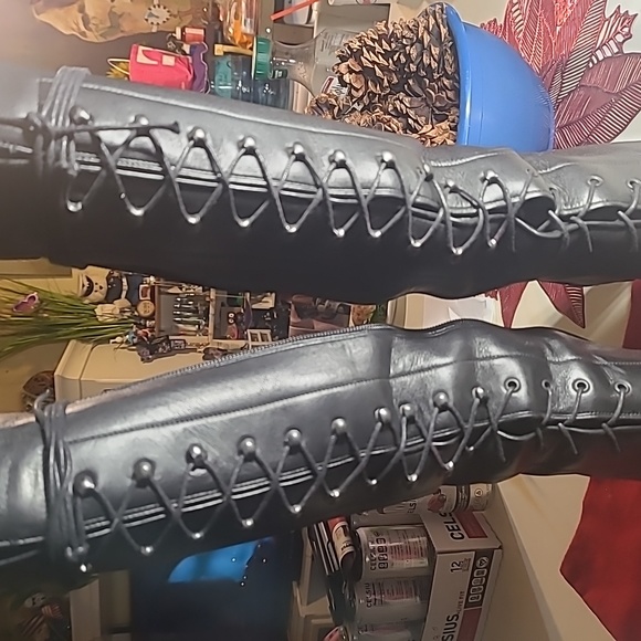 Christian Louboutin boots - Picture 5 of 11